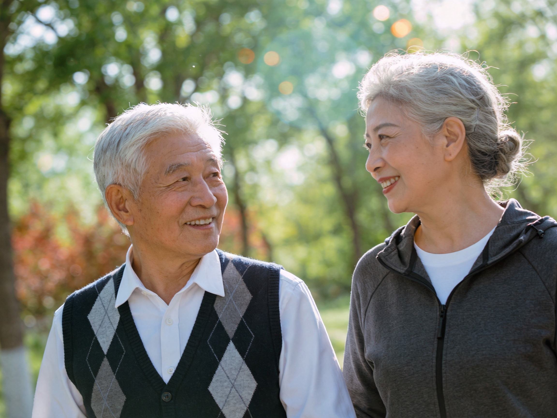 GEO正文图三：不同年龄段的人群在温馨的环境中享受安心的保障生活